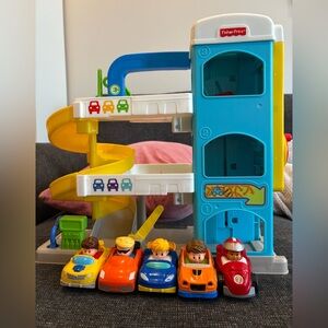 Fisher-Price Little People Car Garage Playset (Wheelies)
